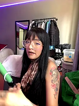 Snapshot of QueenSquirt02 chatting on 09.13.25 QueenSquirt02 online show from 09.13.25