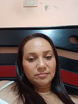 Snapshot of Amanda39 chatting on 06.25.26 Amanda39 online show from 06.25.26