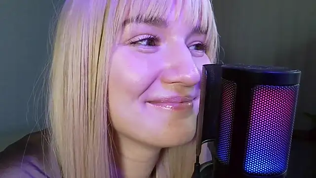 Snapshot of LunaXLoverx chatting on 10.08.25 LunaXLoverx online show from 10.08.25