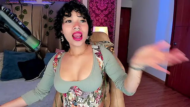 Snapshot of DaniCollinn_ chatting on 02.11.26 DaniCollinn online show from 02.11.26