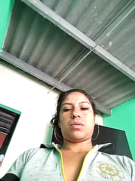 Snapshot of AnggelicaSwan21 chatting on 09.30.25 AnggelicaSwan21 online show from 09.30.25