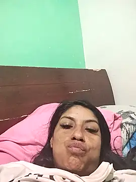 Snapshot of AnggelicaSwan21 chatting on 10.13.25 AnggelicaSwan21 online show from 10.13.25