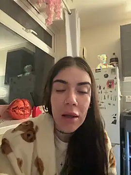 valentinalamont online show from 09.13.25