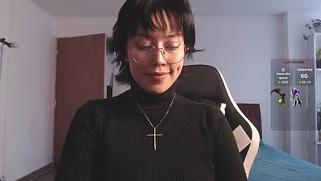 Snapshot of Ellyuwuw chatting on 10.11.25 Ellyuwuw online show from 10.11.25