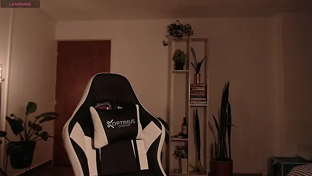 Ellyuwuw online show from 11.15.25