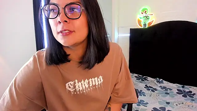 LolaXXXperience online show from 09.17.25