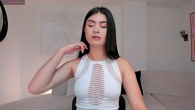 LucyWeiss  online show from 10.02.25