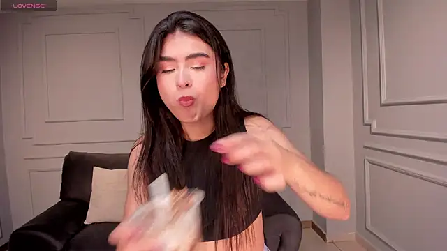 LucyWeiss  online show from 10.06.25