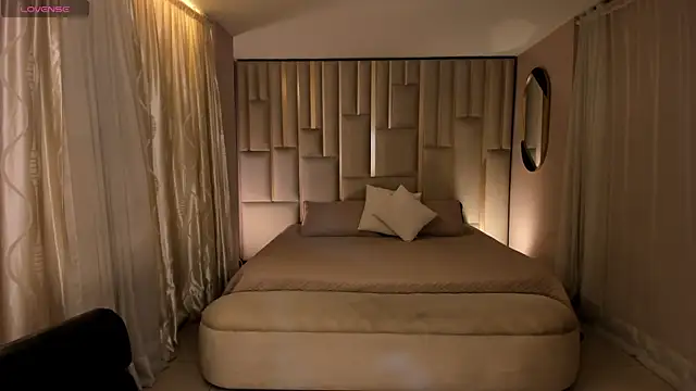 LucyWeiss  online show from 10.10.25