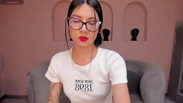 LaurentConnor online show from 12.14.25