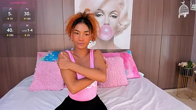 Snapshot of ImaniOkoye chatting on 10.13.25 ImaniOkoye online show from 10.13.25