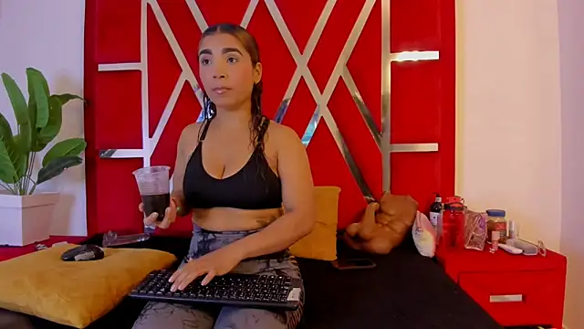 vennusasm1 online show from 10.24.25