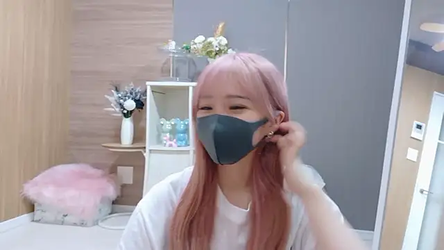 Snapshot of Una_chan_ chatting on 09.22.25 Una chan online show from 09.22.25