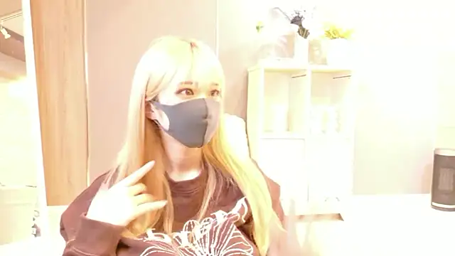 Snapshot of Una_chan_ chatting on 10.22.25 Una chan online show from 10.22.25