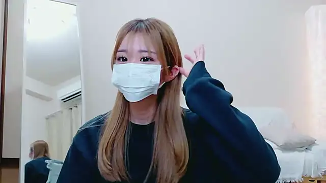 Snapshot of Una_chan_ chatting on 12.01.25 Una chan online show from 12.01.25