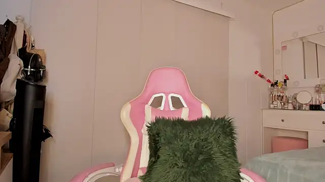 Lauuuuuuuu  online show from 09.26.25