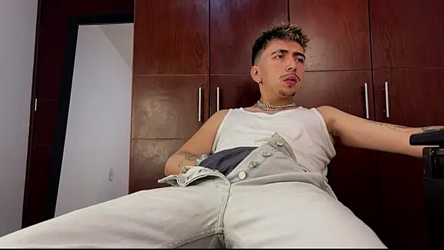 Snapshot of liamty_luxor chatting on 10.20.25 liamty luxor online show from 10.20.25