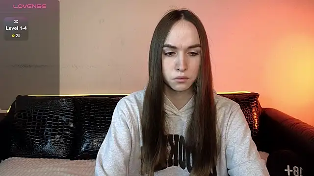 Snapshot of Angeel_Kate chatting on 09.26.25 Angeel Kate online show from 09.26.25