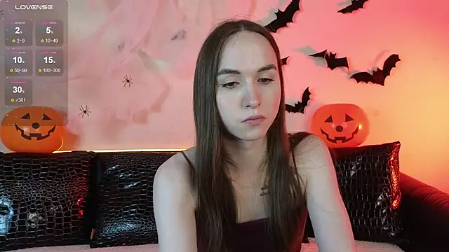 Snapshot of Angeel_Kate chatting on 10.17.25 Angeel Kate online show from 10.17.25