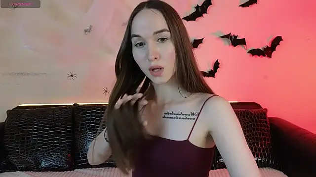 Snapshot of Angeel_Kate chatting on 10.24.25 Angeel Kate online show from 10.24.25