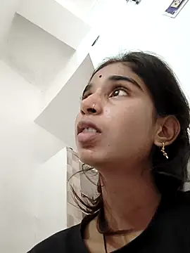 Snapshot of Hot-Soniya2 chatting on 10.04.25 Hot-Soniya2 online show from 10.04.25