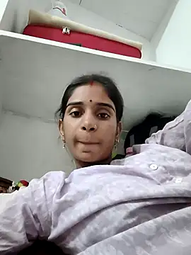 Snapshot of Hot-Soniya2 chatting on 10.17.25 Hot-Soniya2 online show from 10.17.25