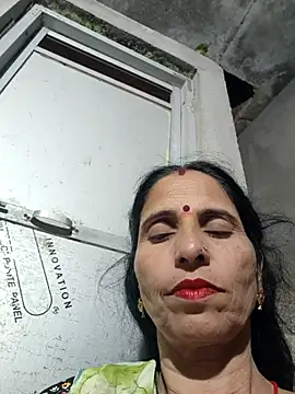 Snapshot of Hot_liya54 chatting on 10.05.25 Hot liya54 online show from 10.05.25