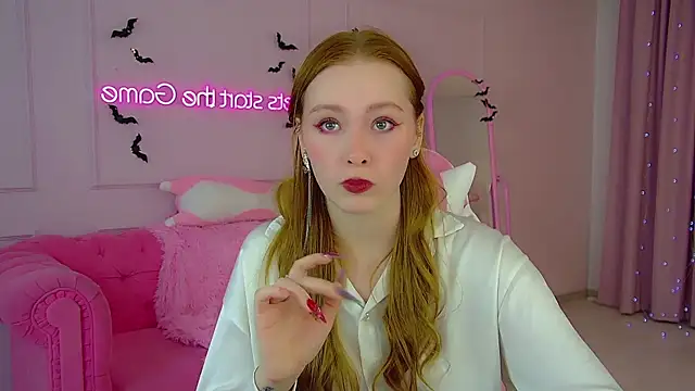 Snapshot of AgataFoxley chatting on 10.19.25 AgataFoxley online show from 10.19.25