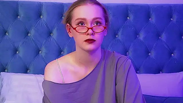 Snapshot of AgataFoxley chatting on 03.04.26 AgataFoxley online show from 03.04.26