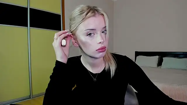 Snapshot of AlissaTenderly chatting on 10.19.25 AlissaTenderly online show from 10.19.25