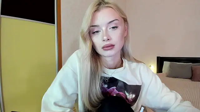 Snapshot of AlissaTenderly chatting on 10.20.25 AlissaTenderly online show from 10.20.25