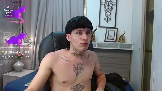 Iantwink18 online show from 10.12.25