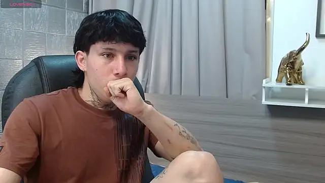 Iantwink18 online show from 10.12.25