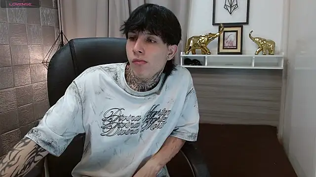 Iantwink18 online show from 02.21.26