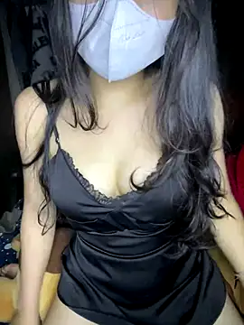 Snapshot of Thu-xinh003 chatting on 09.17.25 Thu-xinh003 online show from 09.17.25