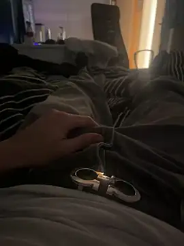 Snapshot of elox33 chatting on 04.15.26 elox33 online show from 04.15.26