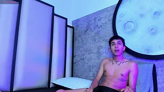 Snapshot of Amy_Fox03 chatting on 10.20.25 Amy Fox03 online show from 10.20.25