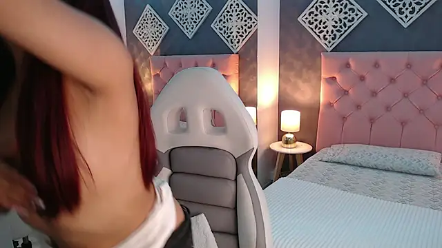 Maia Reficco online show from 10.09.25