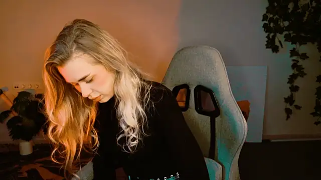 AdelLoyss online show from 10.25.25