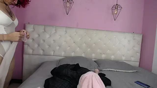 caroliine fox   online show from 09.20.25