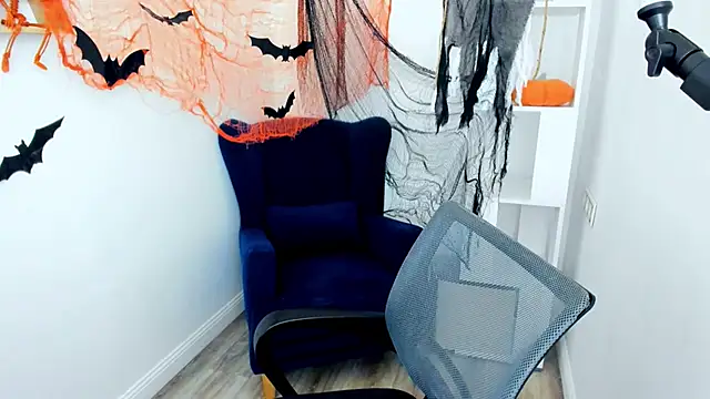 Snapshot of mintydaze chatting on 10.15.25 mintydaze online show from 10.15.25