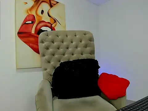 Snapshot of caromonar chatting on 11.30.25 caromonar online show from 11.30.25