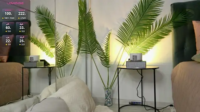 JuliaQuin online show from 10.03.25