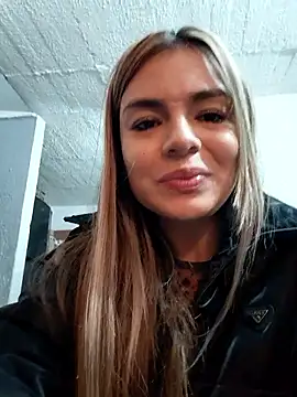 Snapshot of Vanesa-1 chatting on 09.13.25 Vanesa-1 online show from 09.13.25