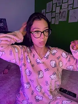 Valen-Foxx online show from 10.10.25