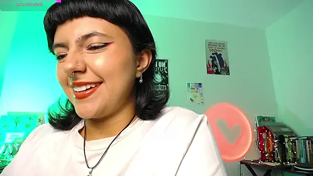 Snapshot of AlmaNanax chatting on 09.22.25 AlmaNanax online show from 09.22.25