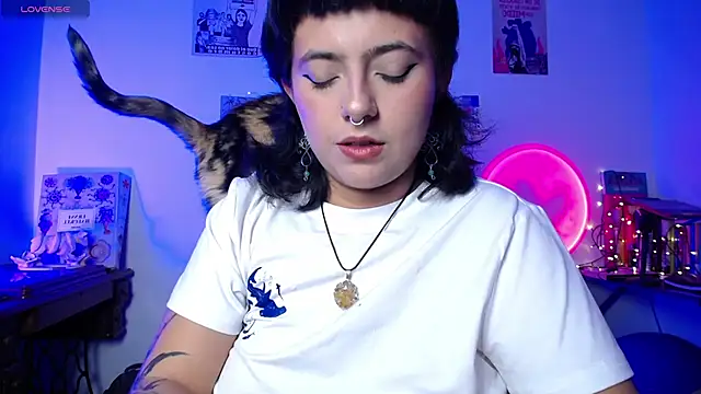 Snapshot of AlmaNanax chatting on 09.30.25 AlmaNanax online show from 09.30.25