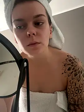 LisaFreier online show from 10.31.25