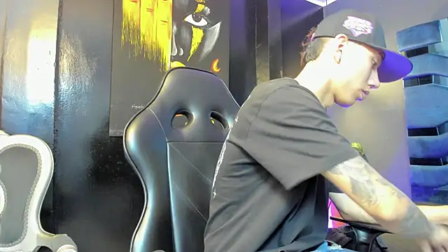 Justin Lakee online show from 10.04.25