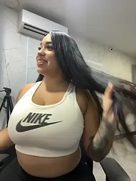 Snapshot of SofiaWildee chatting on 09.22.25 SofiaWildee online show from 09.22.25